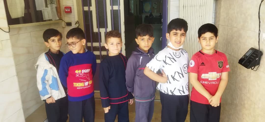 ثبت دانش آموزان در دستگاه تشخیص چهره
