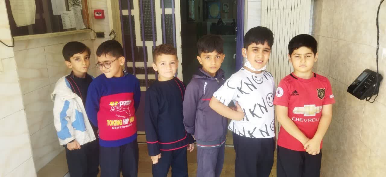 ثبت دانش آموزان در دستگاه تشخیص چهره